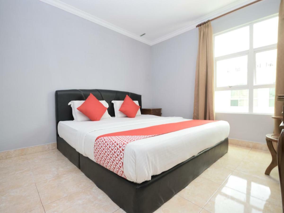 Oyo 892 Hotel Grand Nadia Лабуан Екстер'єр фото